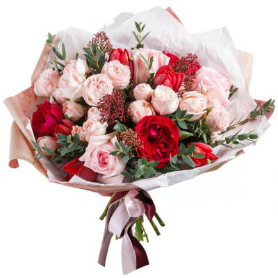 Красивый букет свежих цветов «Алые грёзы»