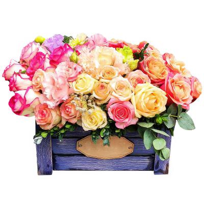 Цветочная композиция в ящике «Солнечный Вальс»