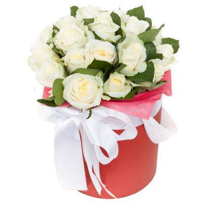 Букет роз в шляпной коробке «Снежная гармония»