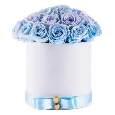 Шляпная коробка с голубыми розами «Небесная нежность»